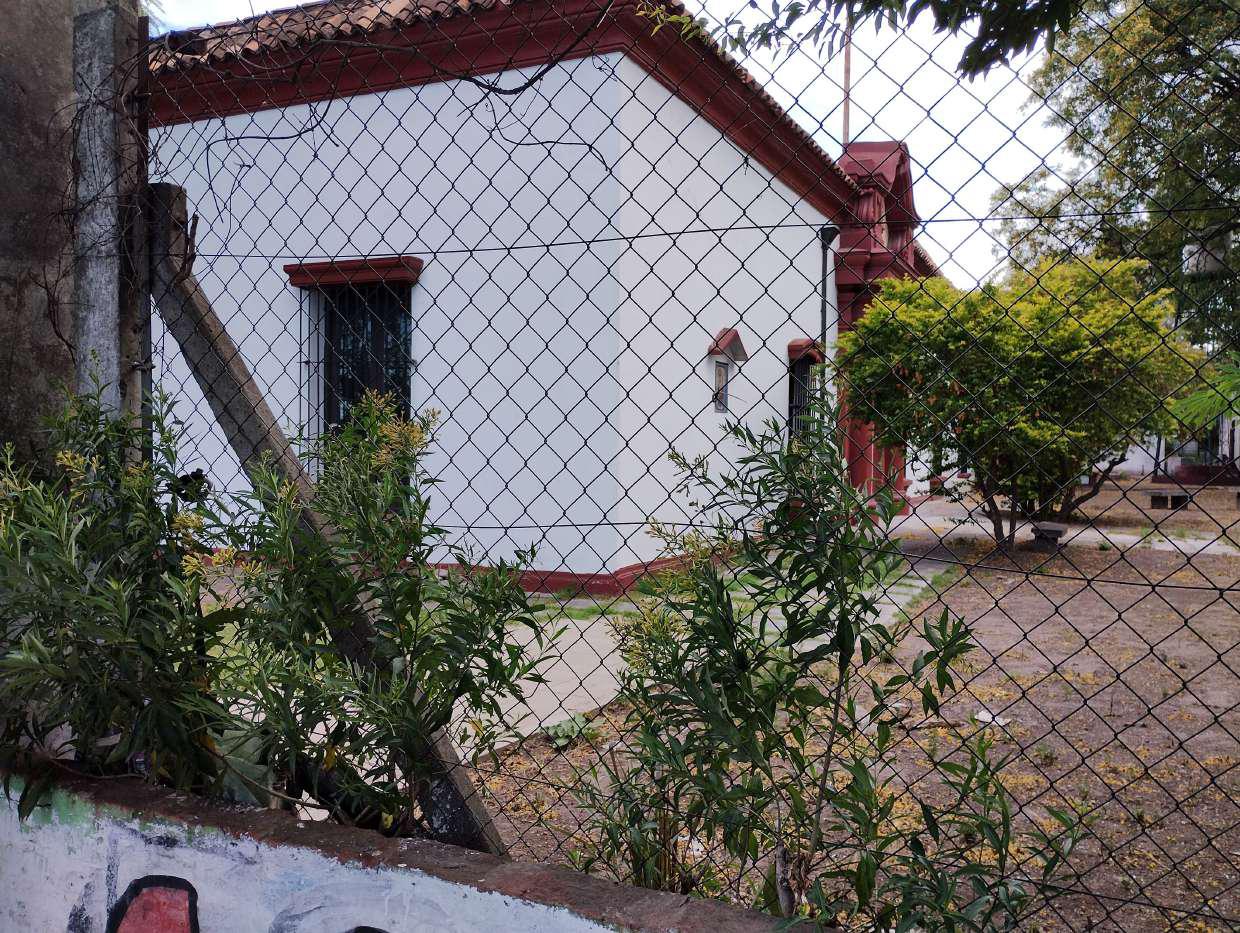 EN DÓLARES- QUILMES- IMPORTANTE FRACCIÓN CON CONSTRUCCIONES- PCIA. BUENOS AIRES-