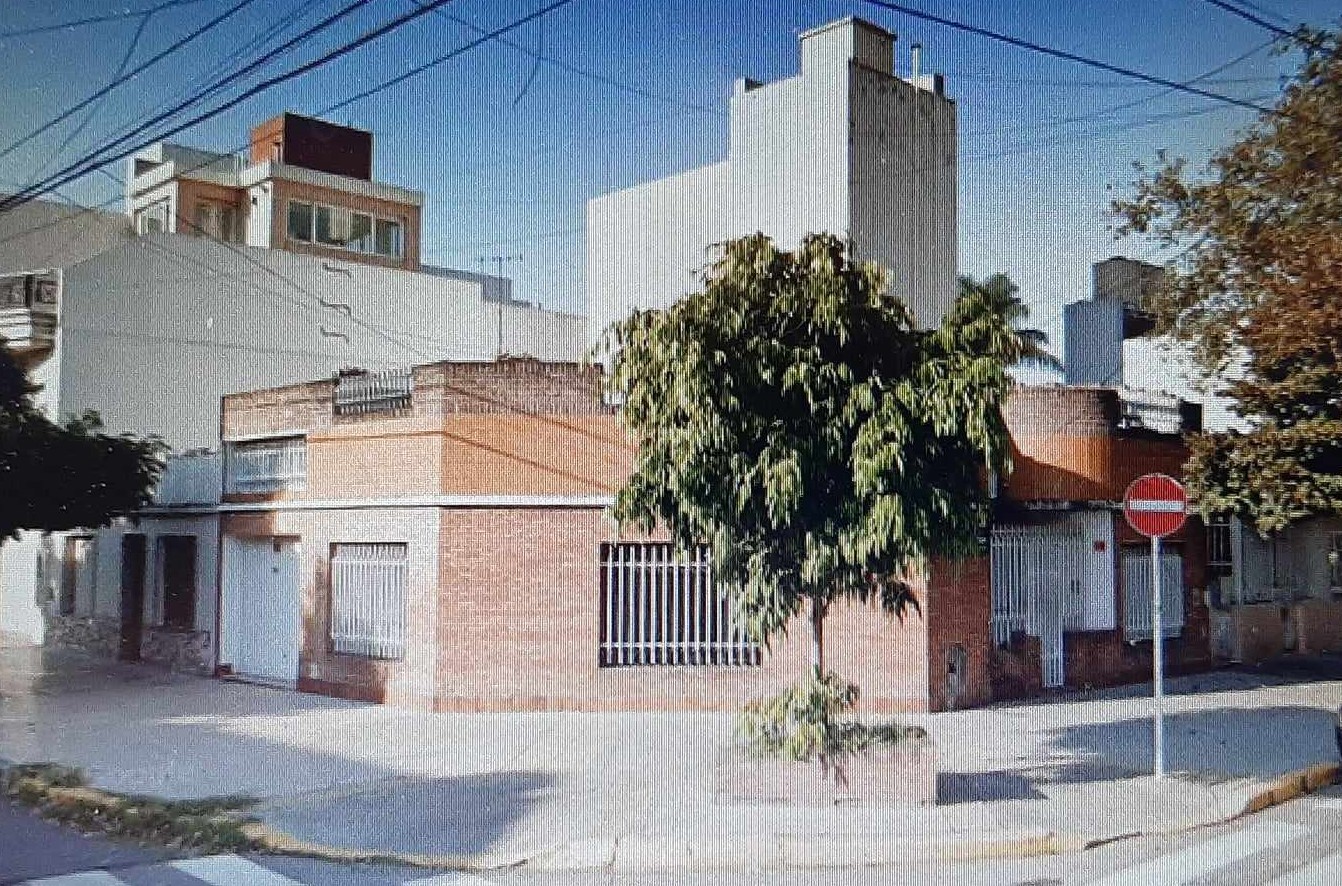 EN DÓLARES- LINIERS- 50 % INDIVISO- OCUPADO- CASA 3 AMBIENTES CON TERRAZA- C.A.B.A.-